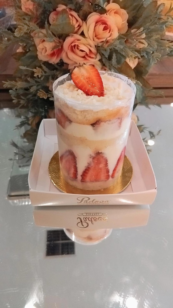 Mini Torta Ninho com Morango Unidade