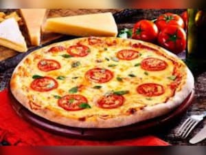 Pizza Marguerita - Mussarela, Tomate e Manjericão