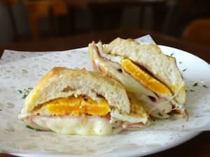 Bauru com Ovo no Pão Françês