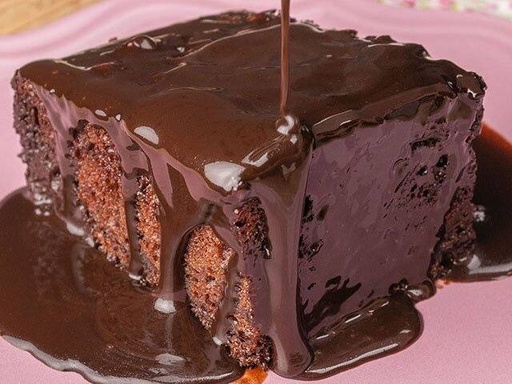 Bolo Retangular Chocolate com Cobertura