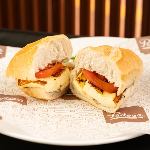 Pão com Queijo Minas e Tomate Seco
